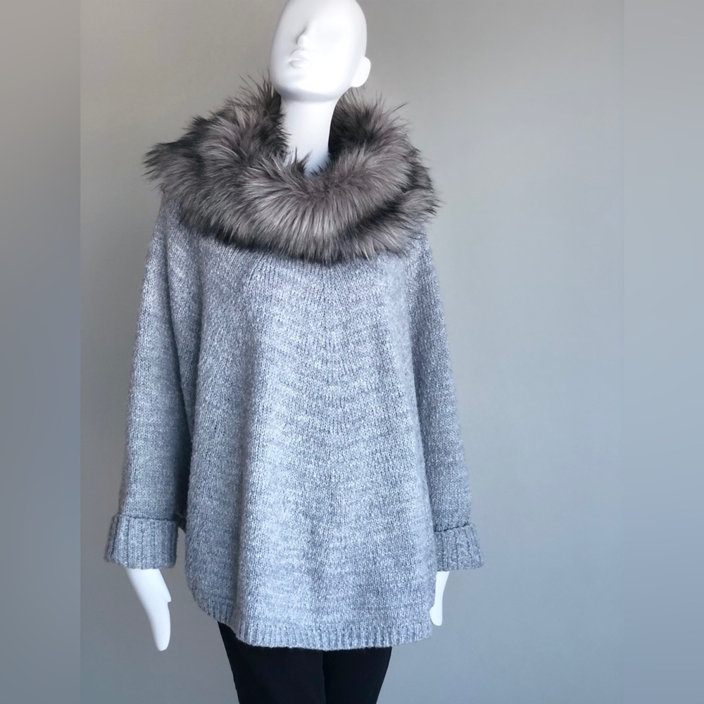 Micheal Kors Poncho/ removable Fur collar